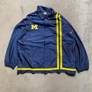 90s-00s Men's Nike Michigan University snap on collared longsleeve. Size XL